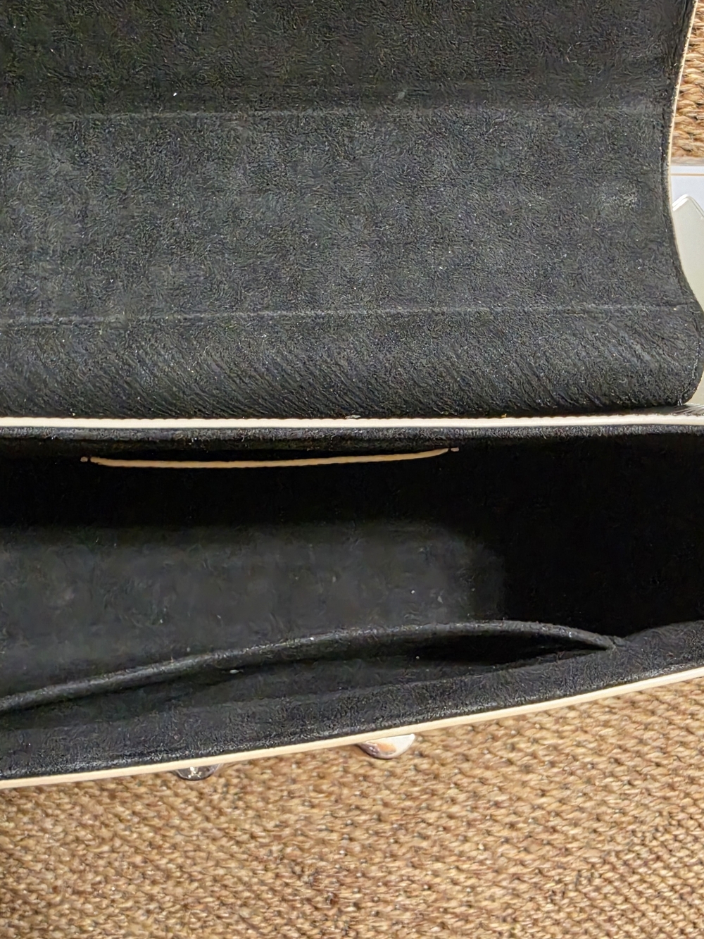 Louis Vuitton Black Epi Leather Chain Shoulder Bag Limited Edition - Picture 7 of 8